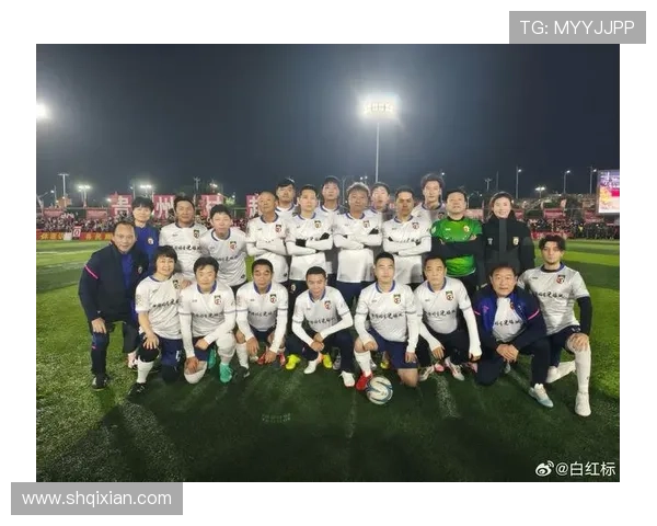 足球明星合影高清头像展示球场魅力与团队精神的完美瞬间