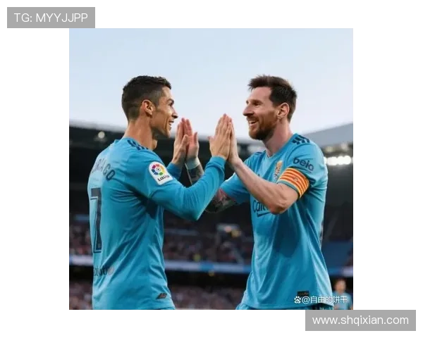 足球明星同框照片精彩合集展现足坛传奇瞬间与友谊时刻 足球明星同框照片精彩合集展现足坛传奇瞬间与友谊时刻