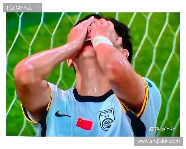 足球明星因脚踝碎骨折缺席赛季比赛球迷心痛不已期待早日复出